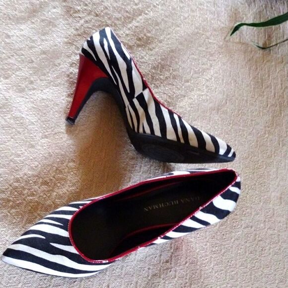 LADIES Designer Shoes by 𝅺DANA BUCKMAN - Picture 10 of 15